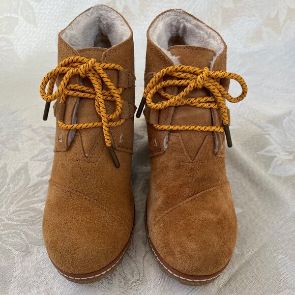 TOMS Shearling Lined Desert Suede Leather Wedge Booties Lace Up Boots 6.5 / 6 - Picture 7 of 16